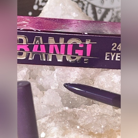 Benefit La Matte Color Drenched Matte Lipstick - Picture 5 of 5